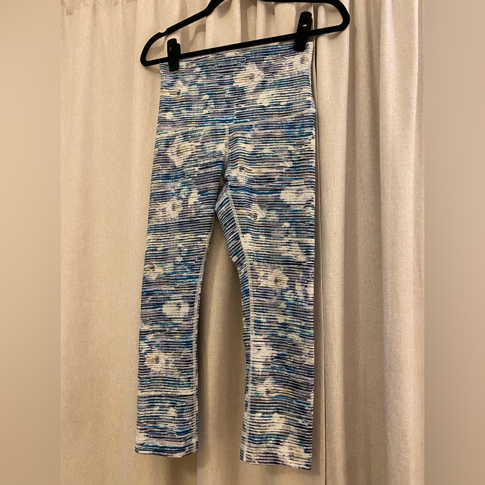 Lululemon Printed Capri Leggings, Size 6